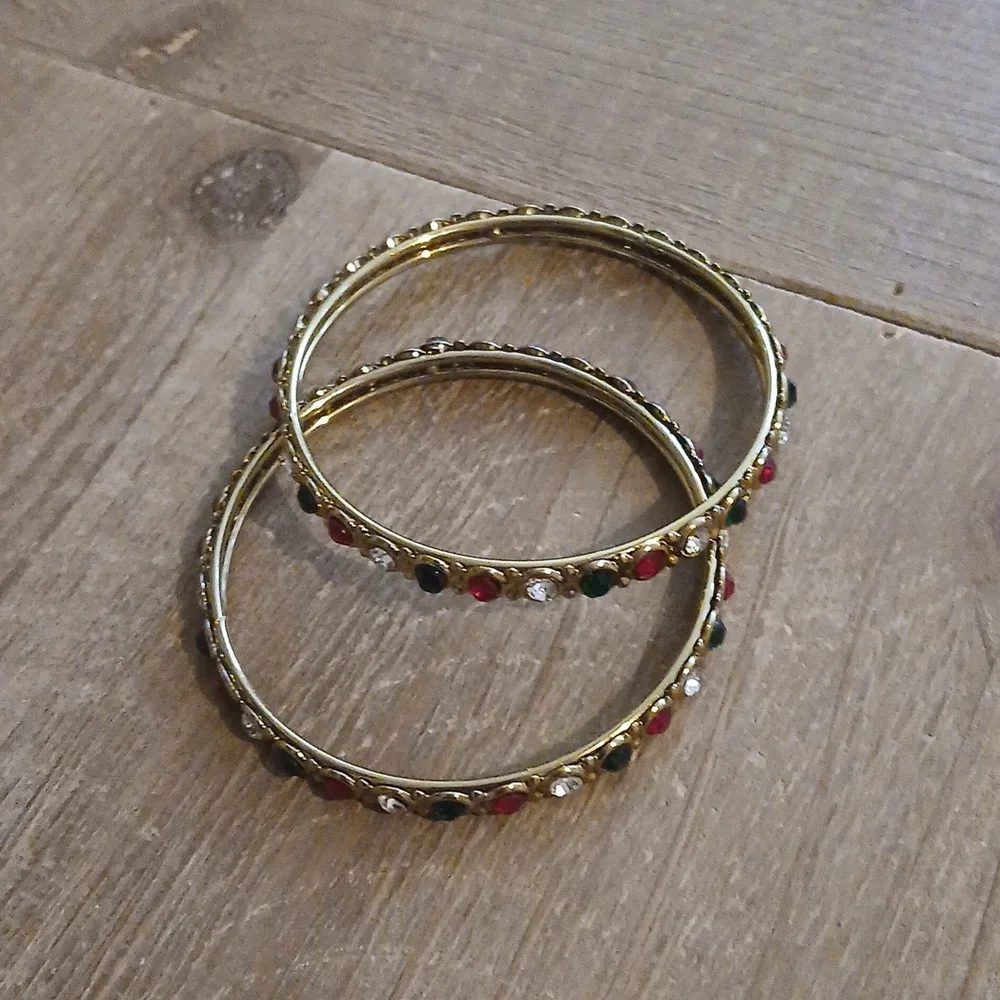 NWOT Elegant Gold Multi-Color Stone Bangle Bracelet Set